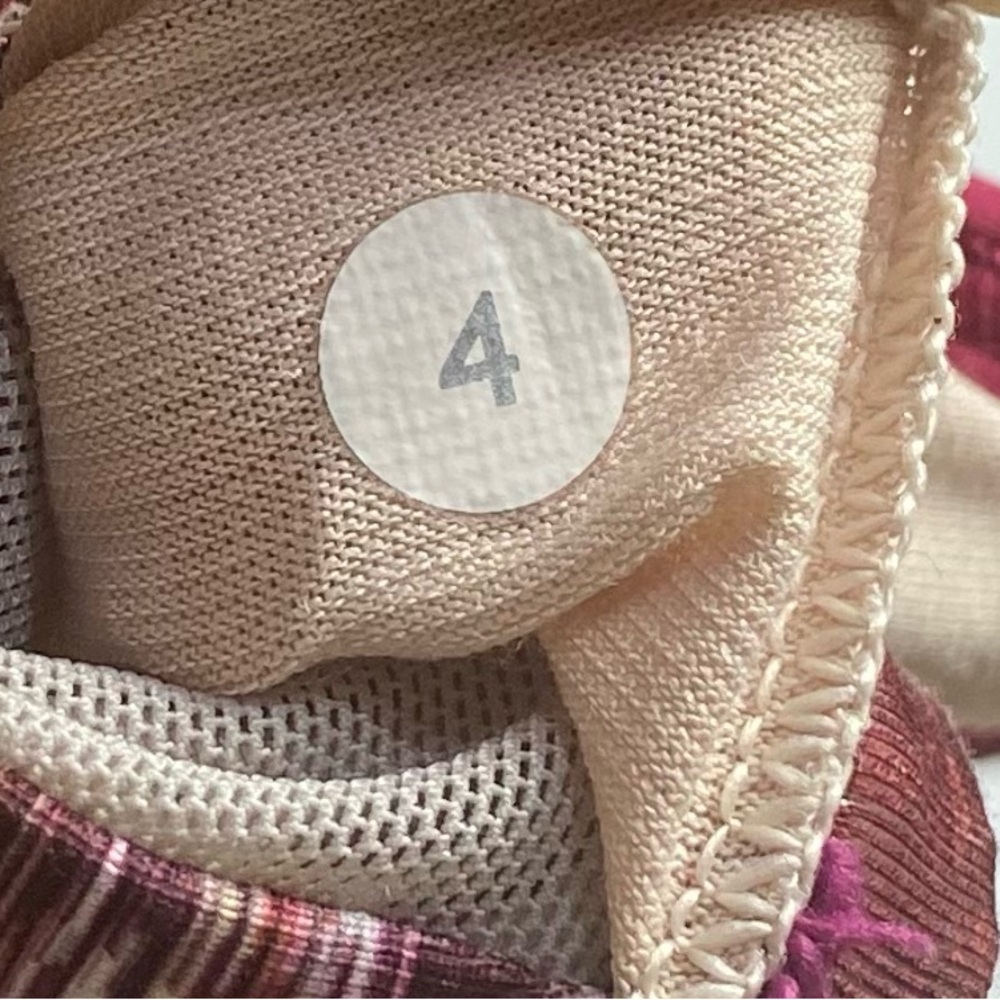Lululemon Ta Ta Tummer Bra Size 4 Multi Colored - Picture 5 of 5